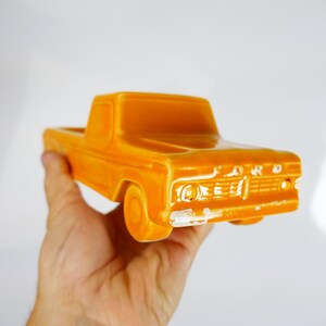 Posacenere vintage Ford F100 in ceramica canadese del Quebec