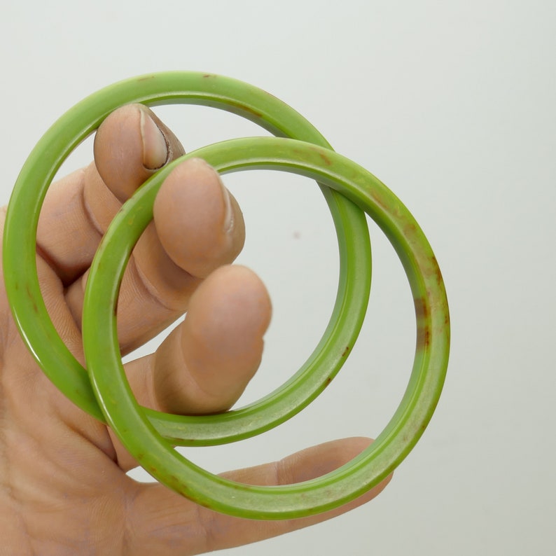 TESTED Vintage Bakelite Bangle Lot of 2 Marble Green Costume Jewelry Bracelet bak\u00e9lite plastic spacer