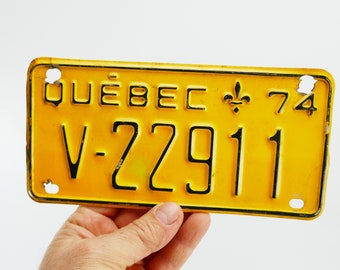 vintage 1974 8 po V voiture de collection restreinte Plaque d'immatriculation du Québec, identification automobile, tenture murale, Canada, garage, jaune