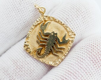 Vintage 10K Yellow Gold Medallion Zodiac scorpion Pendant Astrology Sign of scorpio Charm