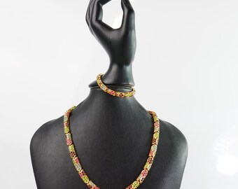 Conjunto vintage D'Orlan com pulseira, colar e brincos em tom dourado e cristais Swarovski.