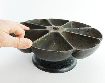 Antique Cast Iron Vintage Blacksmith&#39;s Rotating Star Nail Cup Cobbler 1900&#39;s