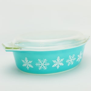 Vintage Pyrex Casserole Dish Snowflake Turquoise Lid White Turquoise