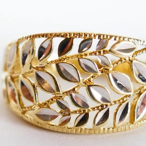 Vintage 10K Gold & White 2 tone band Ring leaves Size 6.5 US Solid Gold Fine jewelry