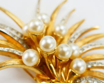 Broche Boucher vintage tono dorado con diseño de estrella, perlas brutalistas, bisutería de diseño