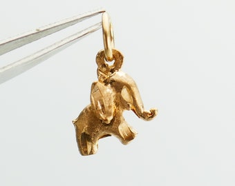 Pendentif porte-bonheur vintage baby Elephant en or jaune 10 carats CHARM - Or massif - Joaillerie