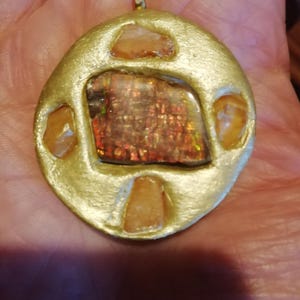 Ognistoczerwony ammolit i bałtycki bursztyn Starożytny słoneczny amulet, szczęście, energia, przodek, magia przesilenia 0OAK