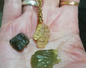 Rara moldavita genuina con agujero natural Hag Stone, colgante de amuleto de vidrio del desierto libio, heliodor elestial, mega manifestación mágica OOAK Set