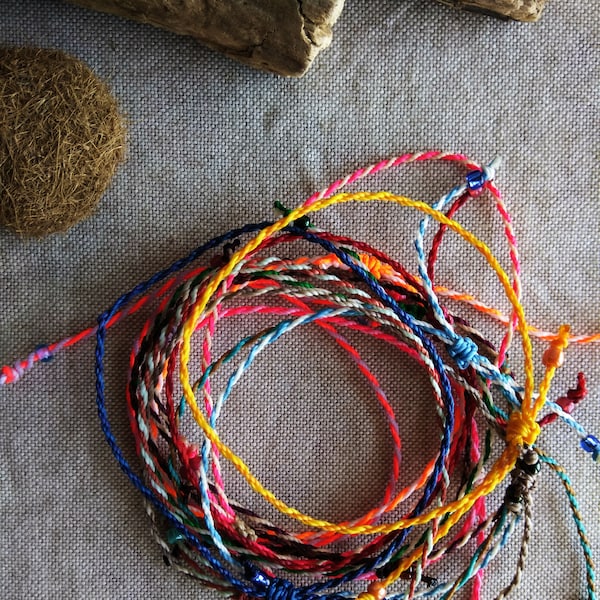 Braccialetto sottile dell'amicizia, esprimi un desiderio, colore a scelta personalizzabile, braccialetto colato di cordino, Reef Knot co