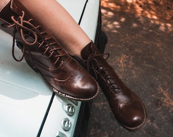 Bottines victoriennes en cuir marron