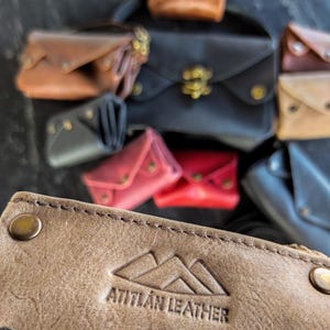 Exclusivo Carryall de Cuero, Una cartera  perfecta para guardar cosas pequeñas de forma segura y compartimentada
