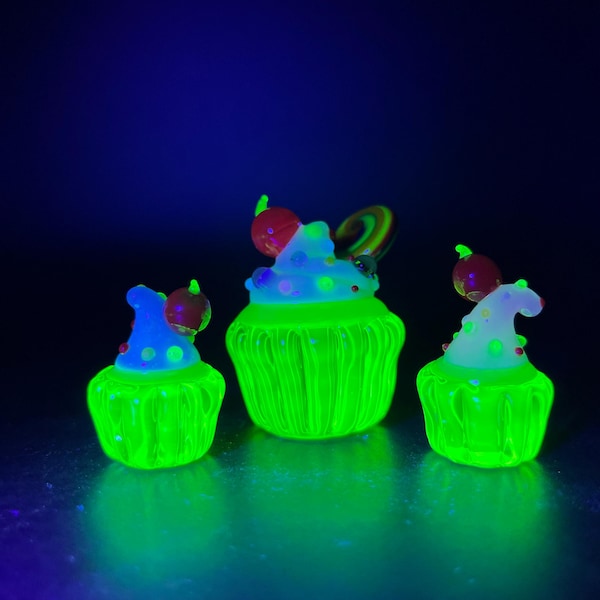 Uranium vasline glass cupcake prop MTO