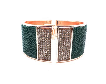 Rhinestones and green Stingray leather bracelet