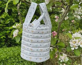 Wissett : une excellente solution de rangement, une fermeture à cordon et des poignées de transport.