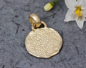 Pingente Mandala em Ouro, Joia Boho em Ouro 14K para Mulheres, Pingente Exclusivo em Ouro, Colar Floral em Ouro 18K, Pingente Circular, Personalizado, Joia para Yoga