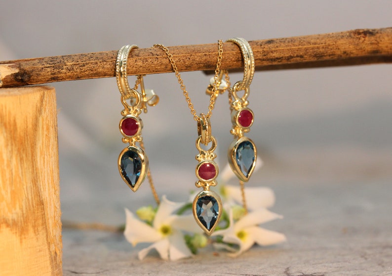 18K Gold Blue Topaz Set, 22k Gold Jewelry, Boho Necklace And Earrings, Antique Gold Set, Ruby Jewlery, TearDrop Earrings, Gift for Loved One imagem 2