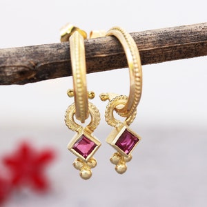 Gold Hoop Ohrringe, Rubin Ohrringe, Ohrringe aus massivem Gold, Gold Anhänger Ohrringe, Boho Ohrringe, 14K Gold Ohrringe, 18k Gold Ohrringe, 22k