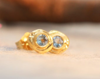 14K Aquamarine Earrings, Round Gold Studs, 22K Rough Earrings, Solid Gold Earrings, 18k Gold Earrings, Blue Gemstone Earrings, Jewelry Gift