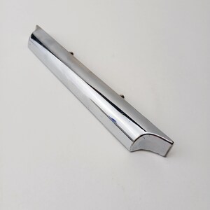 MidCentury moderne chromen ladetrekker 7,5 inch 3 INCH CENTRA vervangende zilverchroom ladehendel gestroomlijnde gegoten NOS dode inventaris auto-onderdelen