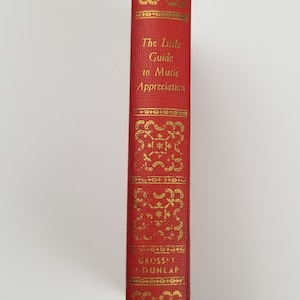 Muziekwaardering door Kaufmann 1947 miniatuurboek zakformaat antiek rood boekje hardcover radiogeschiedenis van opgenomen muziek
