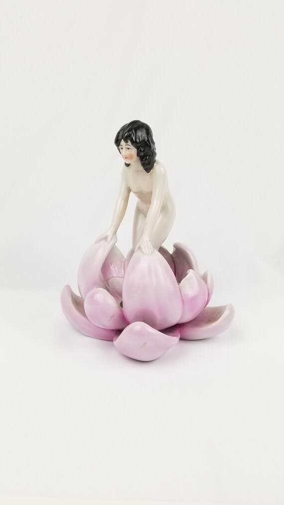 1920年代 睡蓮の葉の水浴びをする裸の女性 アールヌーボー 陶器 蓮の花 