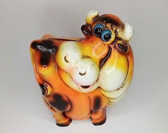 Hucha de cerámica vintage MCM con forma de vaca, fabricada en Japón. Figura de toro antropomórfico de ojos grandes con esmalte de goteo de lava naranja, estilo kitsch, con tapón.