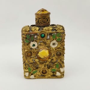 Botella de perfume antigua con joyas, cucharón de bolsillo, cosméticos, tocador Hollywood Regency, tocador, ormolu dorado, maquillaje de filigrana Dresden