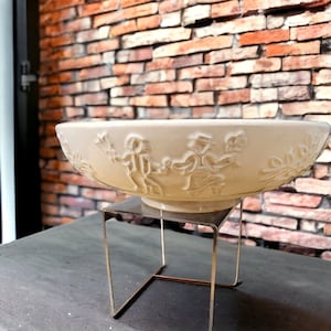 Vintage Red Wing Sculptured Stoneware Pottery 11 Inch Serving Bowl