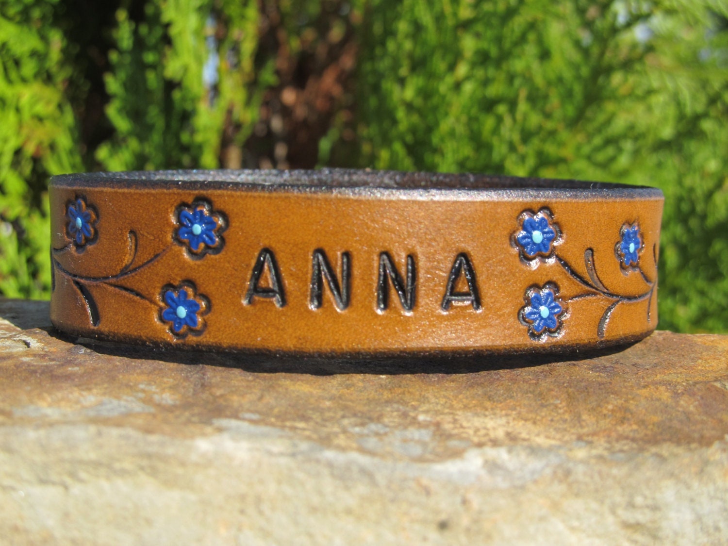 Round Flower Design Engraved Leather Bracelet With Heart Leather