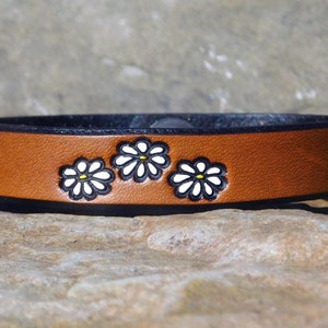 Womens Leather Daisy Bracelet, Daisies Cuff, Womens leather bracelet, Leather Wristband Bracelet Women, Gift for Her, 3rd Anniversary Gift