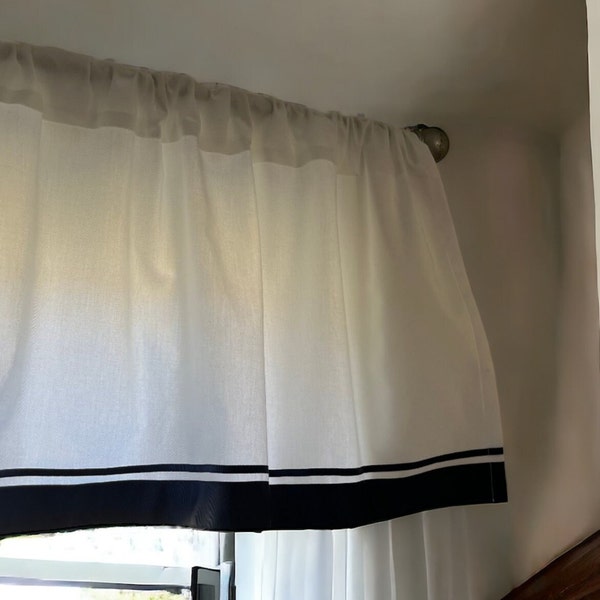 White Valance with Trim, Window Treatment, Window Valance