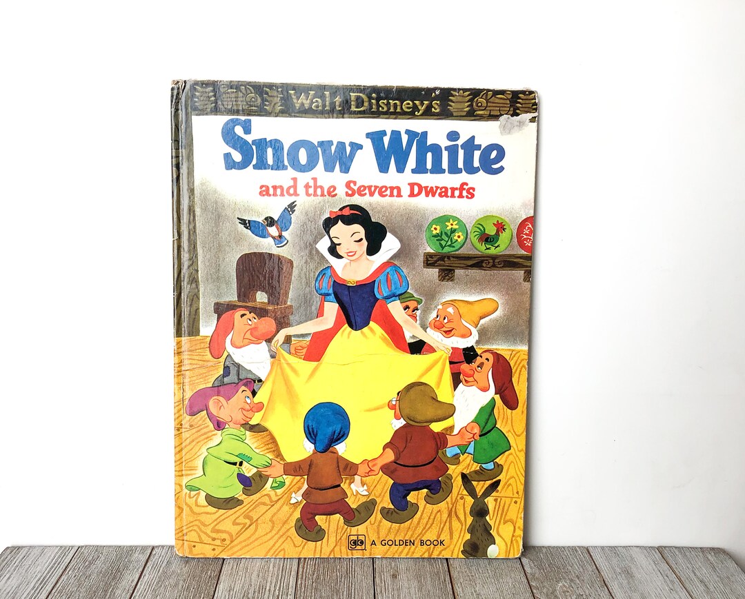 Walt Disney Snow White and the Seven Dwarfs | A Golden Book | Oversized ...