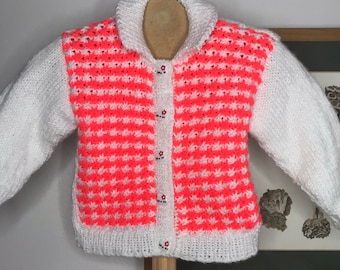 Hand knitted baby Cardigan / Neon pink baby sweater / baby shower gifts / Kitten buttons / Cat buttons / 0-6 months jumpers / Baby fashion