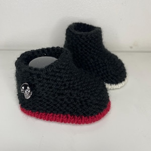 Baby goth boots / Hand made baby booties / Black booties / baby punk booties / baby emo boots / Metal baby clothes / 0-4 months baby boots