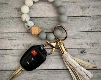 Keychain Bracelet, Gray White Marble Silicone Beads, Keychain Wristlet, Stocking Stuffers for Women Teens, Gifts for Teens Women Teachers