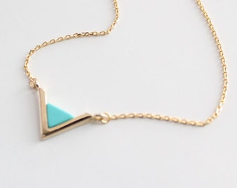 Collier turquoise, collier triangle turquoise, collier pointe de flèche turquoise