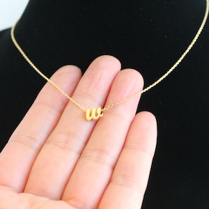 Collar de letras cursivas, iniciales cursivas minúsculas de oro o oro rosa o plata, iniciales de escritura a mano, personalización, boda