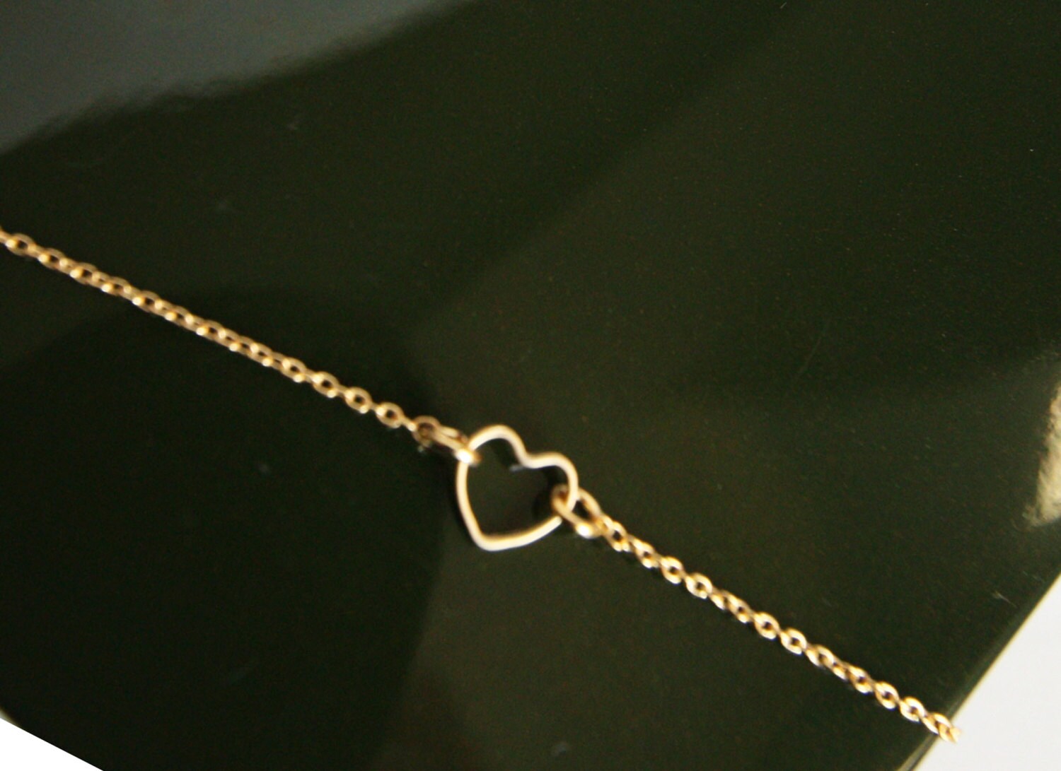 Minimalist fine gold mesh bracelet with Indian pink heart motif