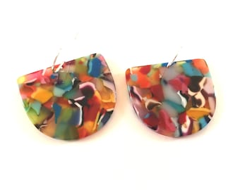 Speckled and multicolored earrings