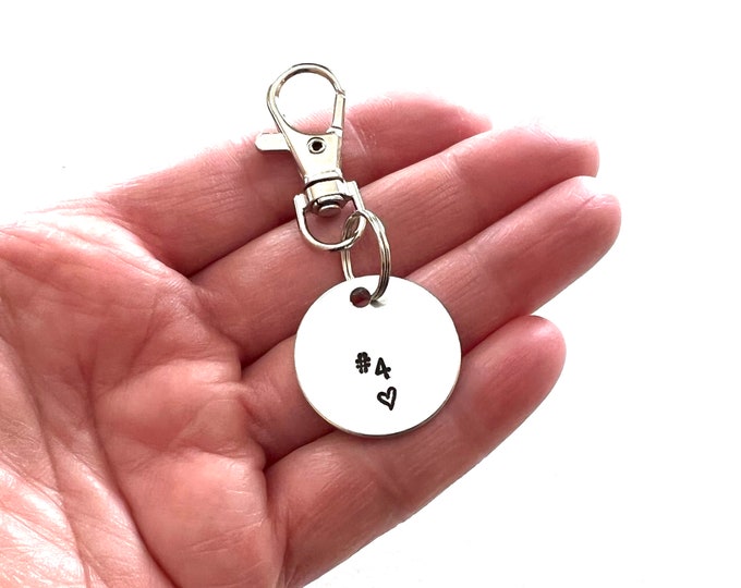 Personalized Sports Bag Tag Keychain Hand Stamped Heart Custom Men's Women's Jersey Number Team Jewelry Customized Name Metal Materials