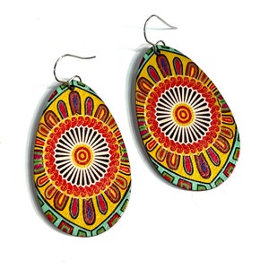 Mandala-hangoorbellen: kleurrijke houten boho-sieraden