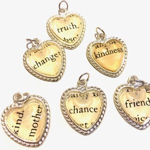 Cuore Pendente Collana OOAK Parola Vetro Piastrella Mantra Parole Argento Cerchio Laurea Upcycled Libro Riciclato Materiali Riciclati Gioielli di Carta Riutilizzati