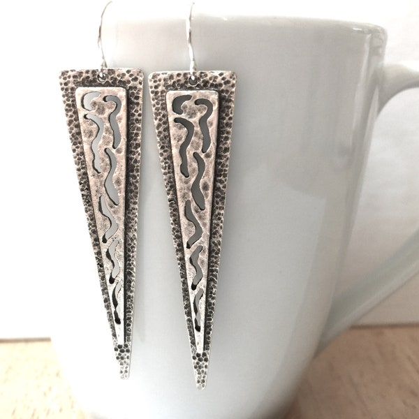 Pendientes del triángulo de plata cuelgan gota simple estilo tibetano de alambre gancho declaración colgante corte encanto joyería hecha a mano
