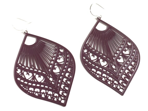 Charm Metal Painted Filigree Leaf Small/ pair Charm Metal Painted Filigree Leaf Small/ pair