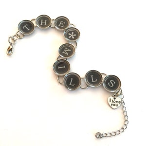 Schreibmaschine Schlüssel Armband Personalisierte CUSTOM ORDER Wörter Fliesen Vintage Buchstaben Recyclingpapier Charms Einstellbar Upcycled Recycled Schmuck
