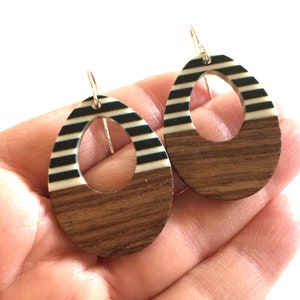 Holz Harz Ohrringe Baumeln Streifen Statement Schmuck Holzblock Farbe Ohrringe Einzigartige Minimalist Teardrop Ohrring Bunter Schmuck