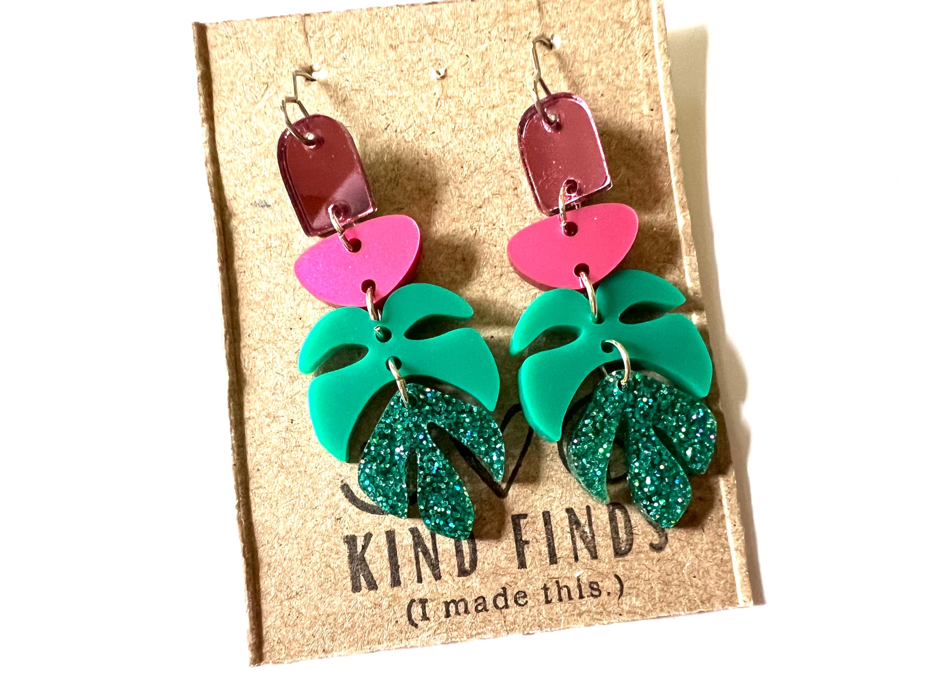 ボヘミアン風グリッターモンステライヤリング：大きな樹脂植物の