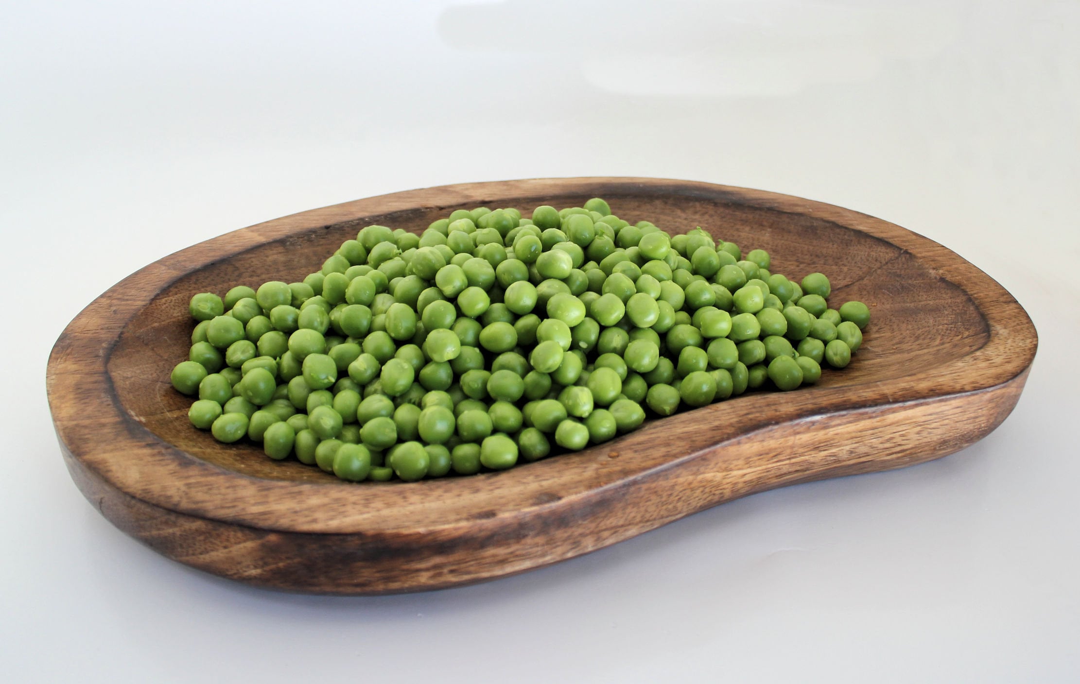 Ящик гороха. Зеленый горошек в тарелке. Тарелка в горошек. Peas в тарелке. Горох в миске.