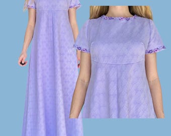 Vintage Anfang der 70er Jahre Lavendel Blumenbesatz bodenlanges Kleid mit Empire-Taille