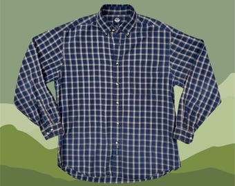 Vintage 00’s “Dockers” Navy Plaid Long Sleeve Basic Button Up Shirt Size M / L